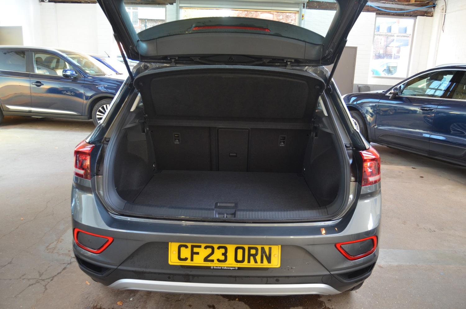 Used Volkswagen T-Roc 2023 for sale - 76330157: Photo 11