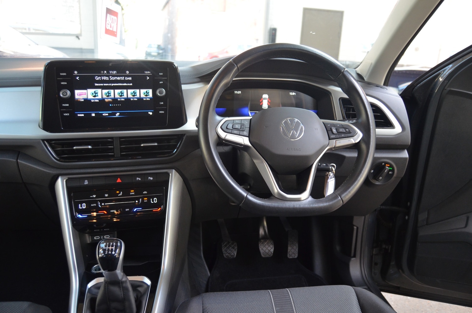 Used Volkswagen T-Roc 2023 for sale - 76330157: Photo 22