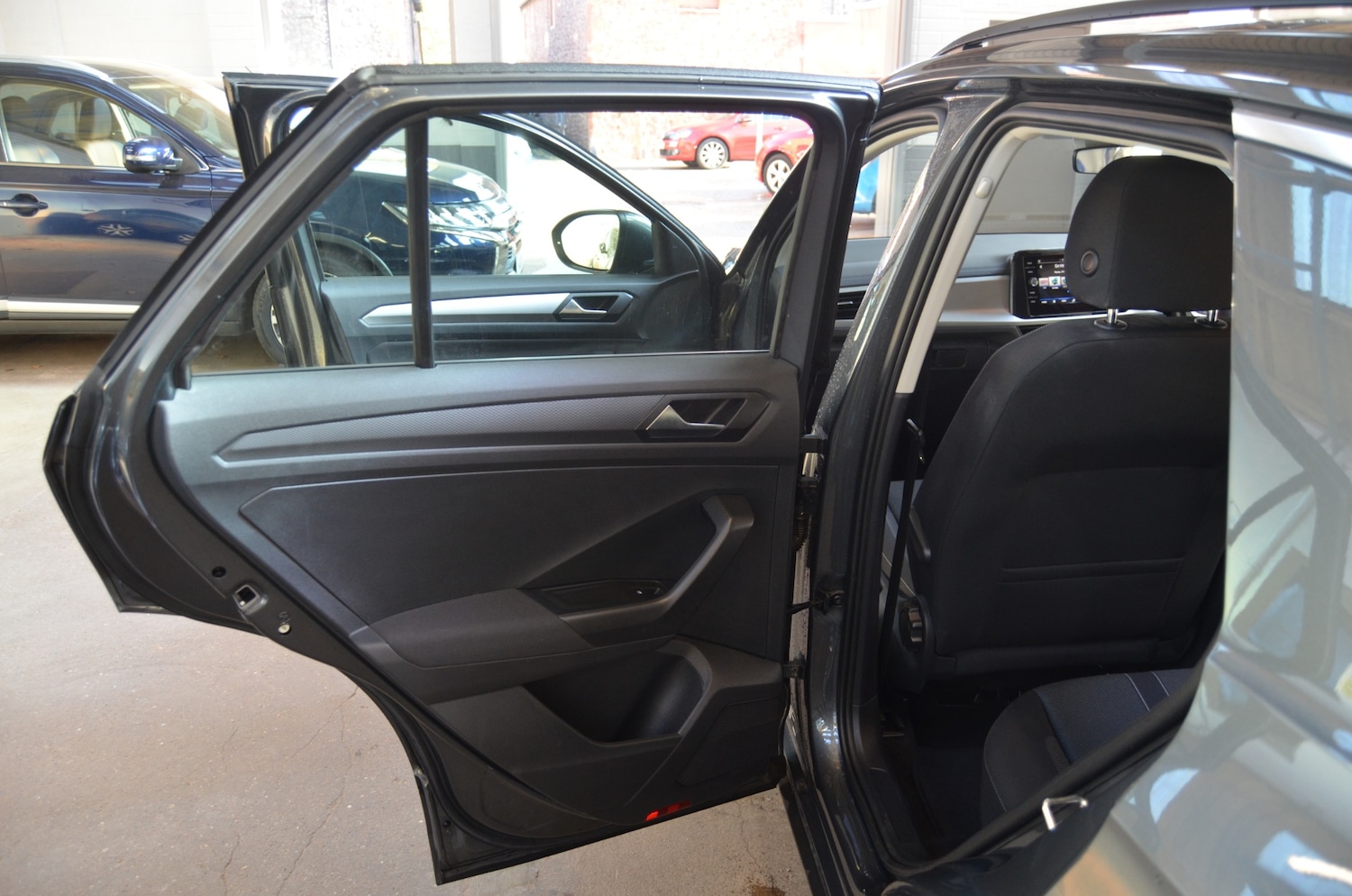 Used Volkswagen T-Roc 2023 for sale - 76330157: Photo 24