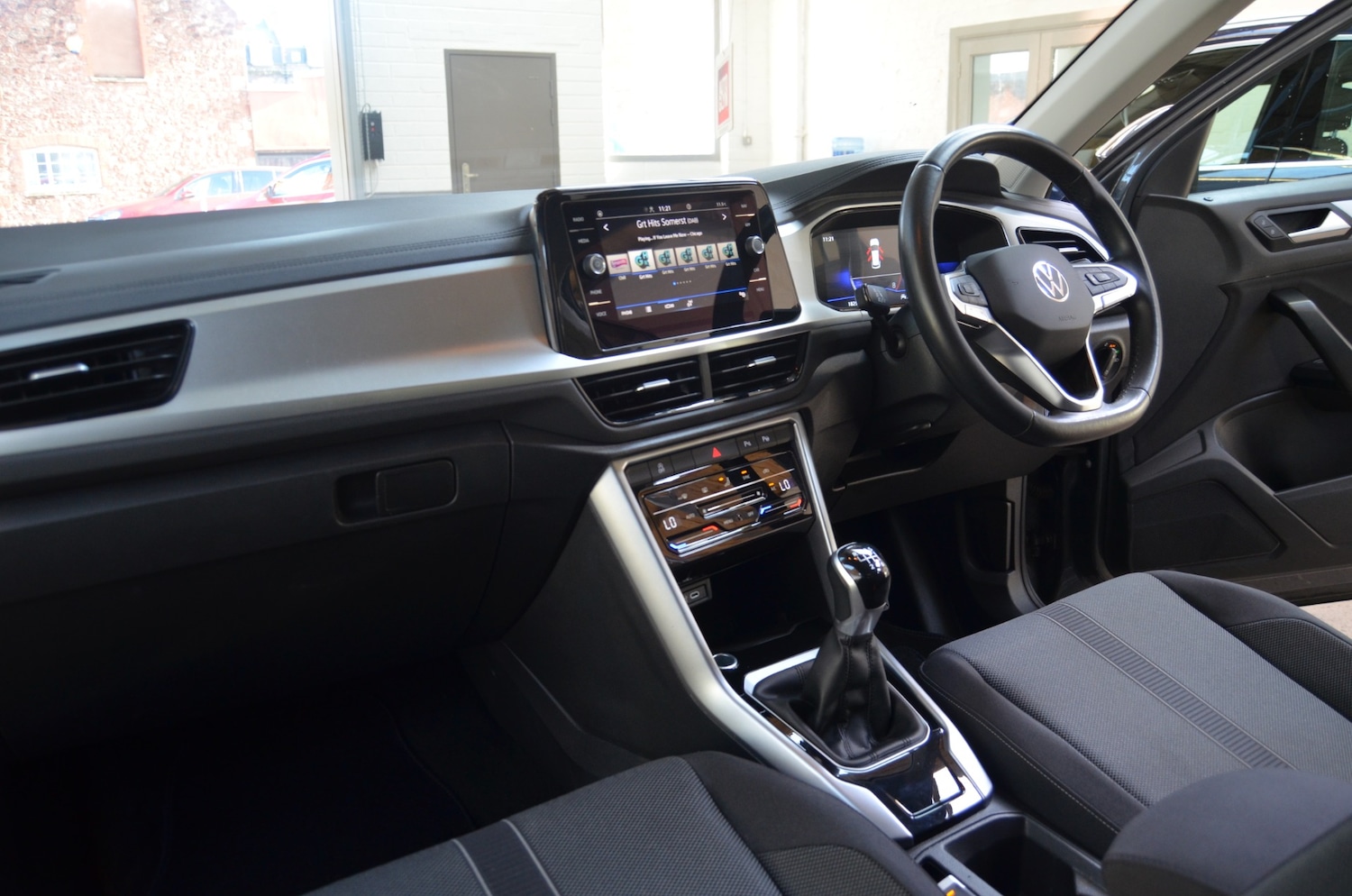 Used Volkswagen T-Roc 2023 for sale - 76330157: Photo 25