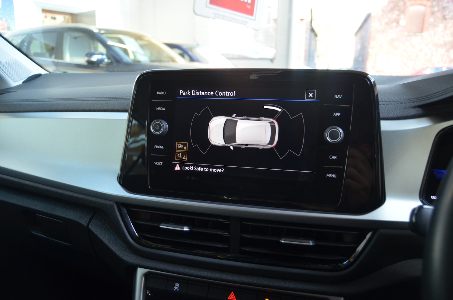 Used Volkswagen T-Roc 2023 for sale - 76330157: Photo 28