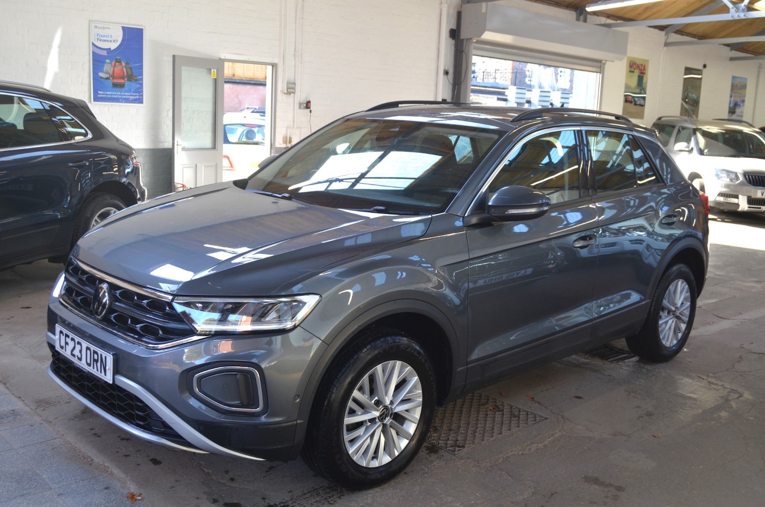 Used Volkswagen T-Roc 2023 for sale - 76330157: Photo 3
