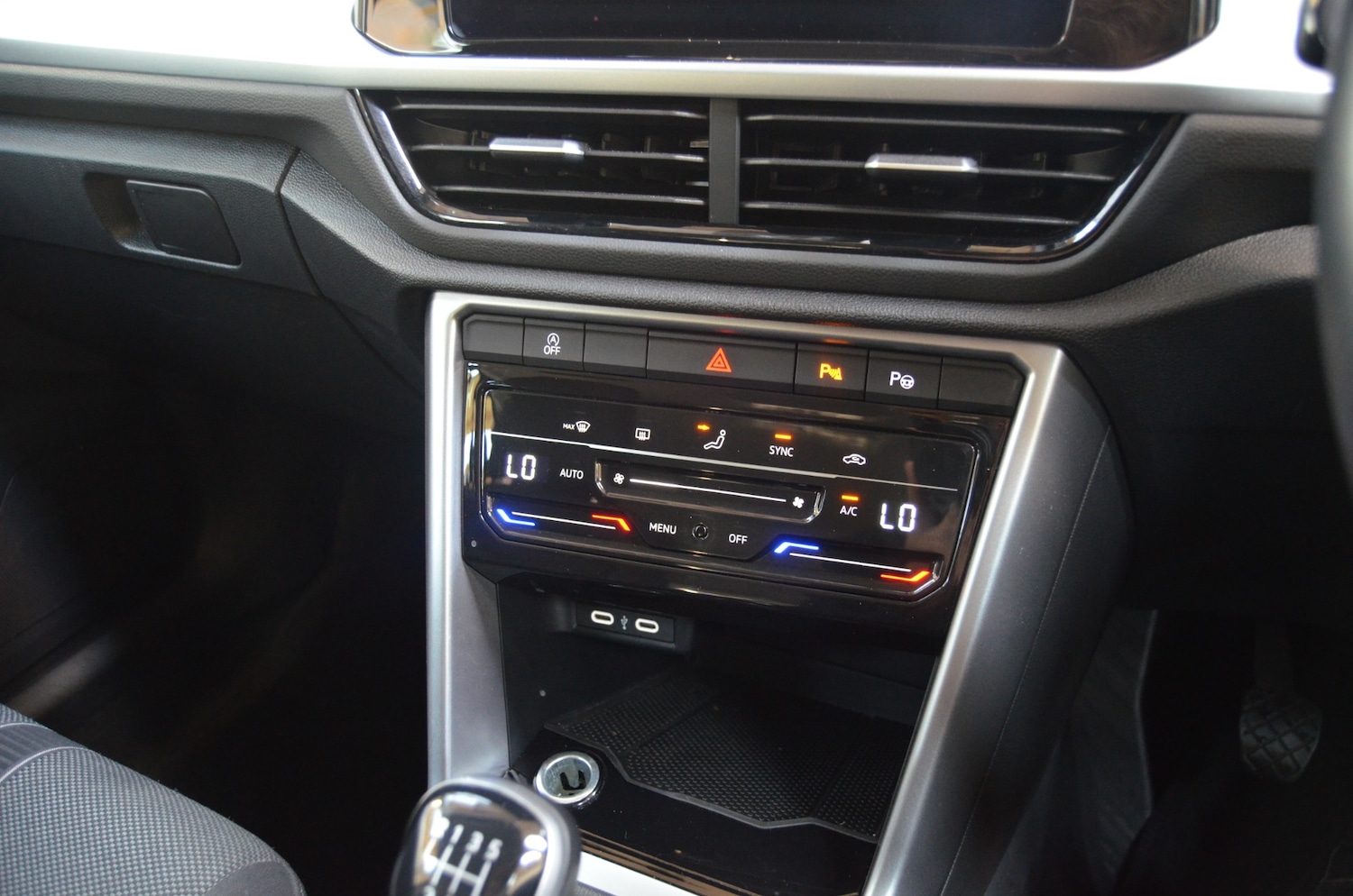 Used Volkswagen T-Roc 2023 for sale - 76330157: Photo 31