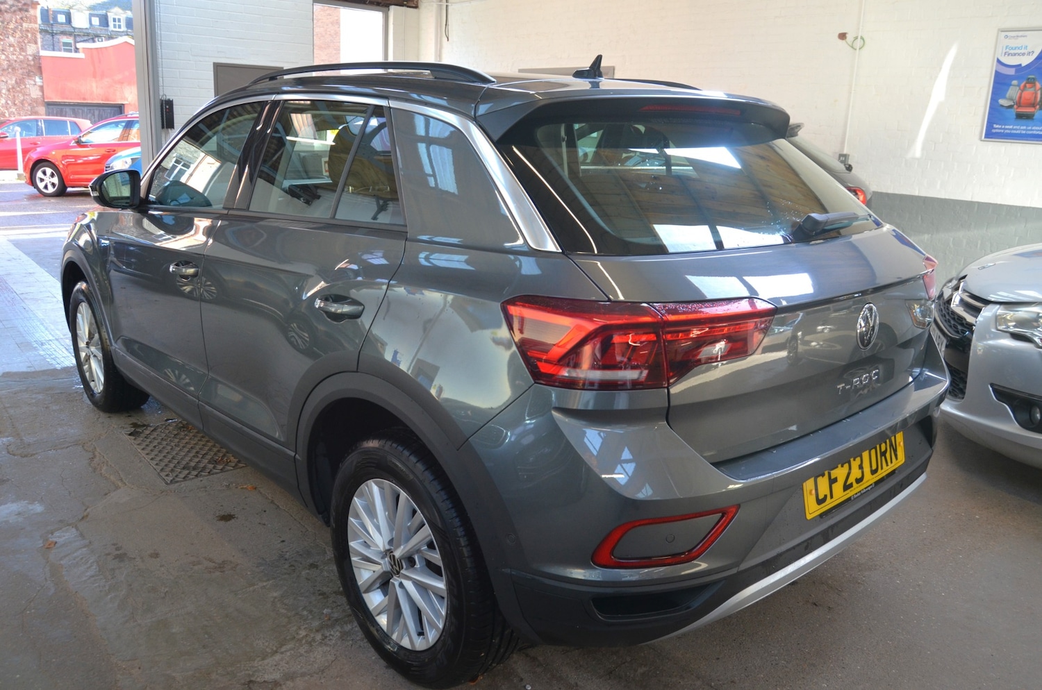 Used Volkswagen T-Roc 2023 for sale - 76330157: Photo 6