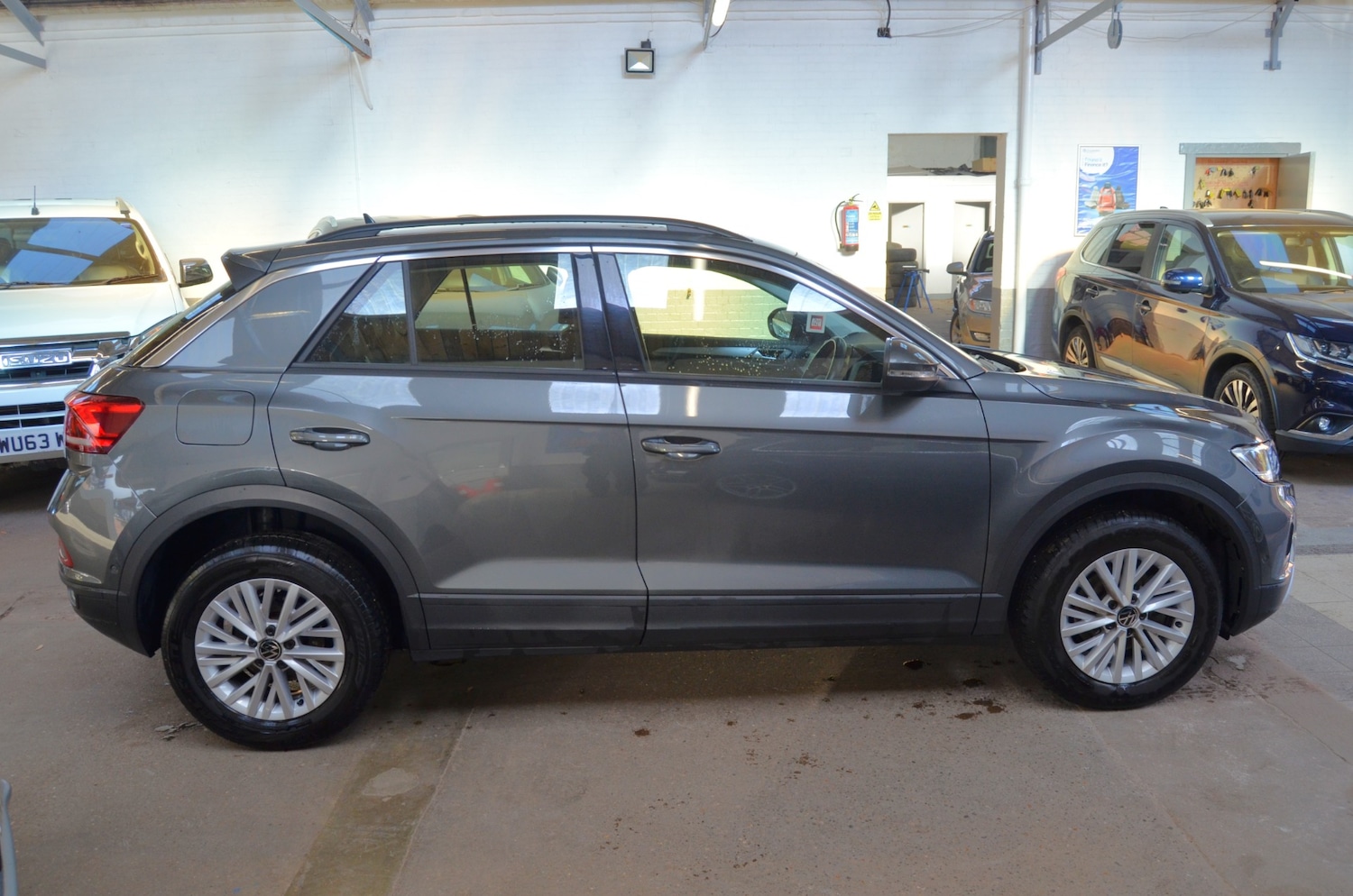 Used Volkswagen T-Roc 2023 for sale - 76330157: Photo 8