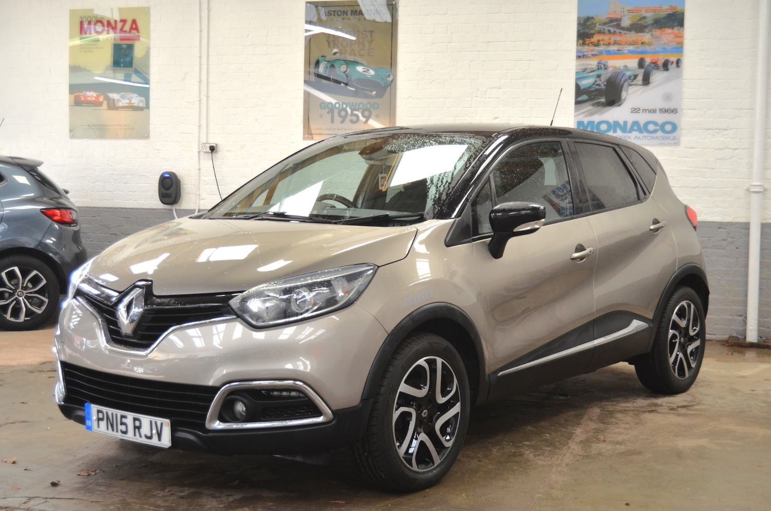Used Renault Captur 2015 for sale - 77167841: Photo 2