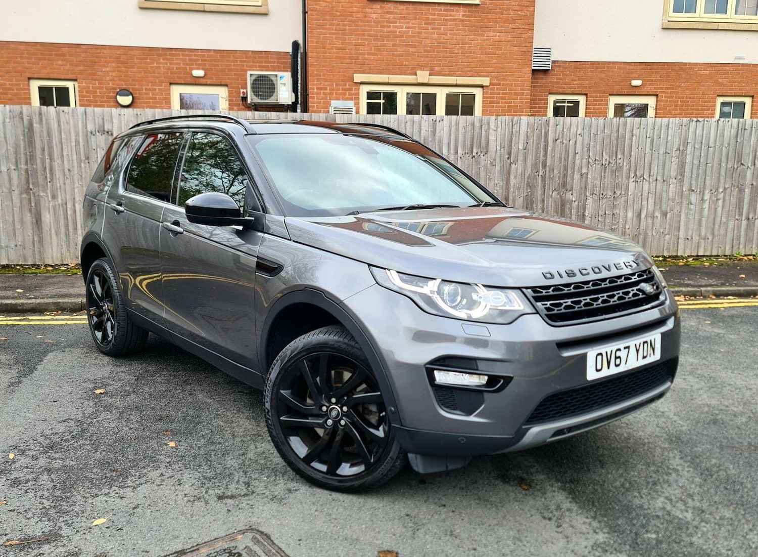 Used Land Rover Discovery Sport 2017 for sale - 76777715: Photo 1
