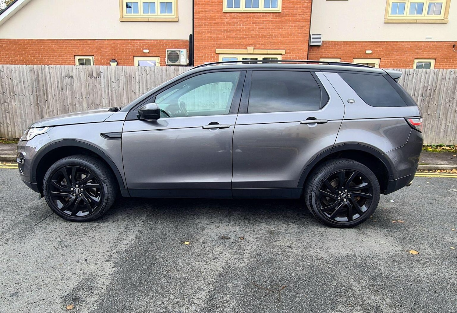 Used Land Rover Discovery Sport 2017 for sale - 76777715: Photo 4