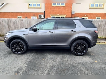 Used Land Rover Discovery Sport 2017 for sale - 76777715: Photo
