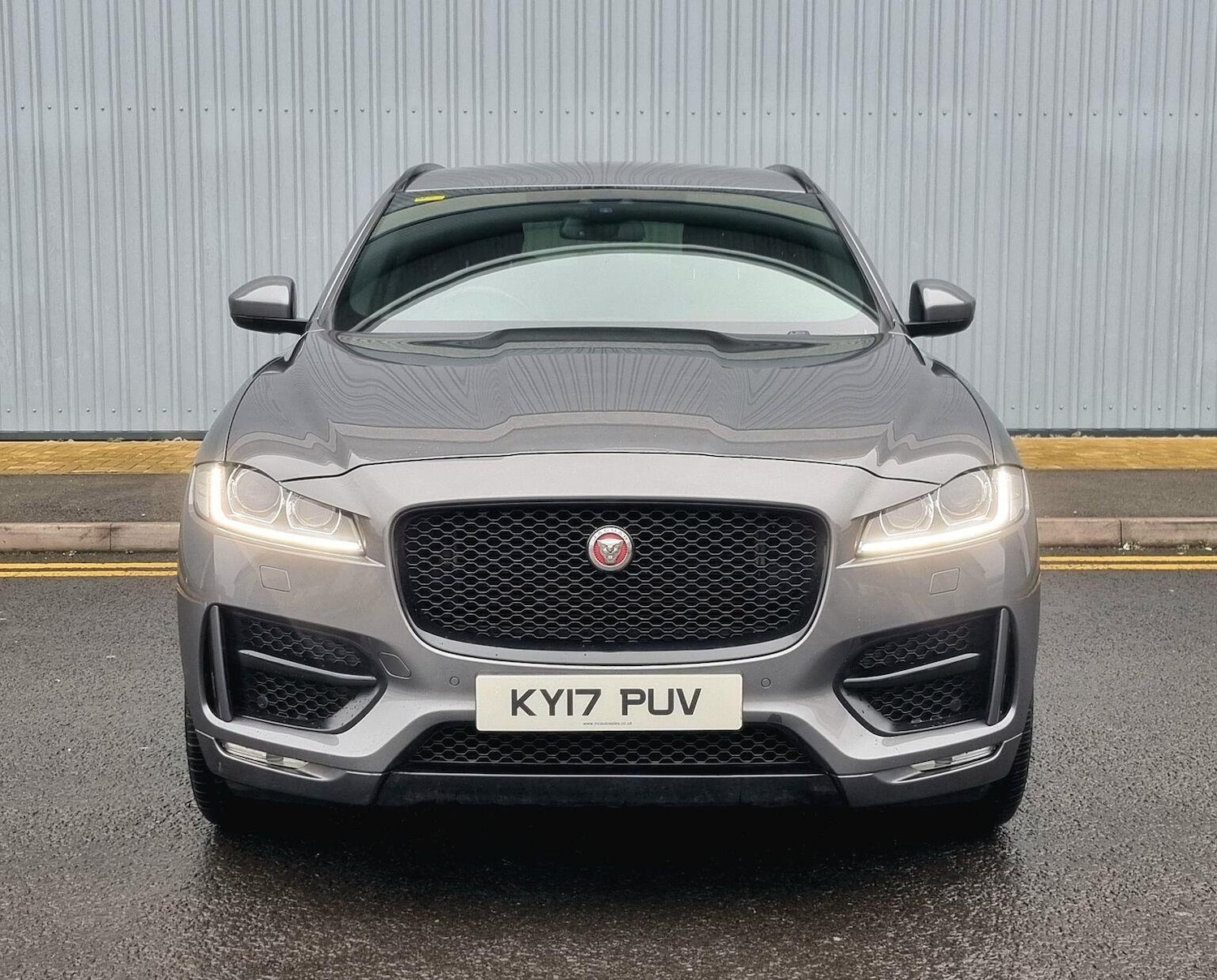 Used Jaguar F-Pace 2017 for sale - 77492899: Photo 2