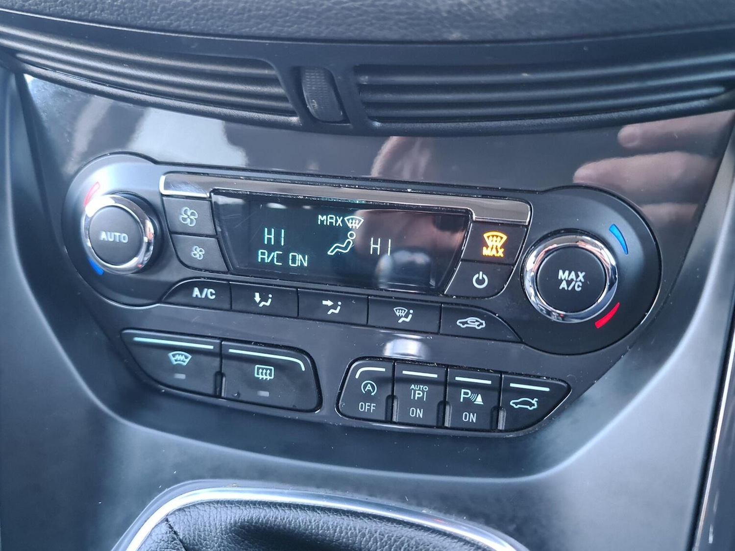 Used Ford Kuga 2015 for sale - 76785024: Photo 15