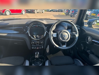 Used MINI Hatch 2023 for sale - 76003157: Photo