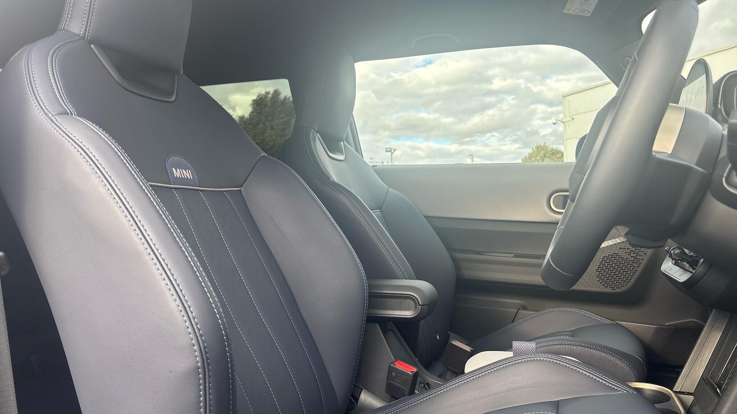 Used MINI Cooper 2025 for sale - 76837750: Photo 11