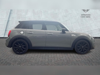 Used MINI Hatch 2019 for sale - 75698101: Photo