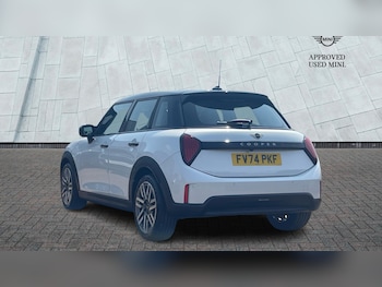 Used MINI Cooper 2024 for sale - 75116079: Photo