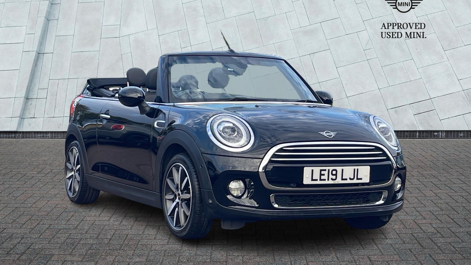Used MINI Convertible 2019 for sale - 76111660: Photo 1