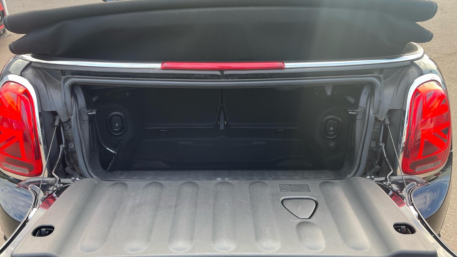 Used MINI Convertible 2019 for sale - 76111660: Photo 13