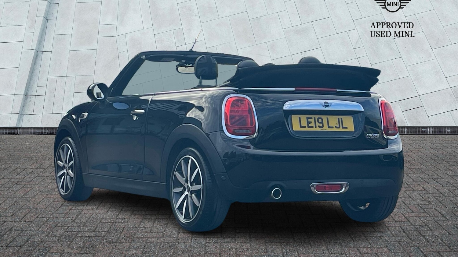 Used MINI Convertible 2019 for sale - 76111660: Photo 2