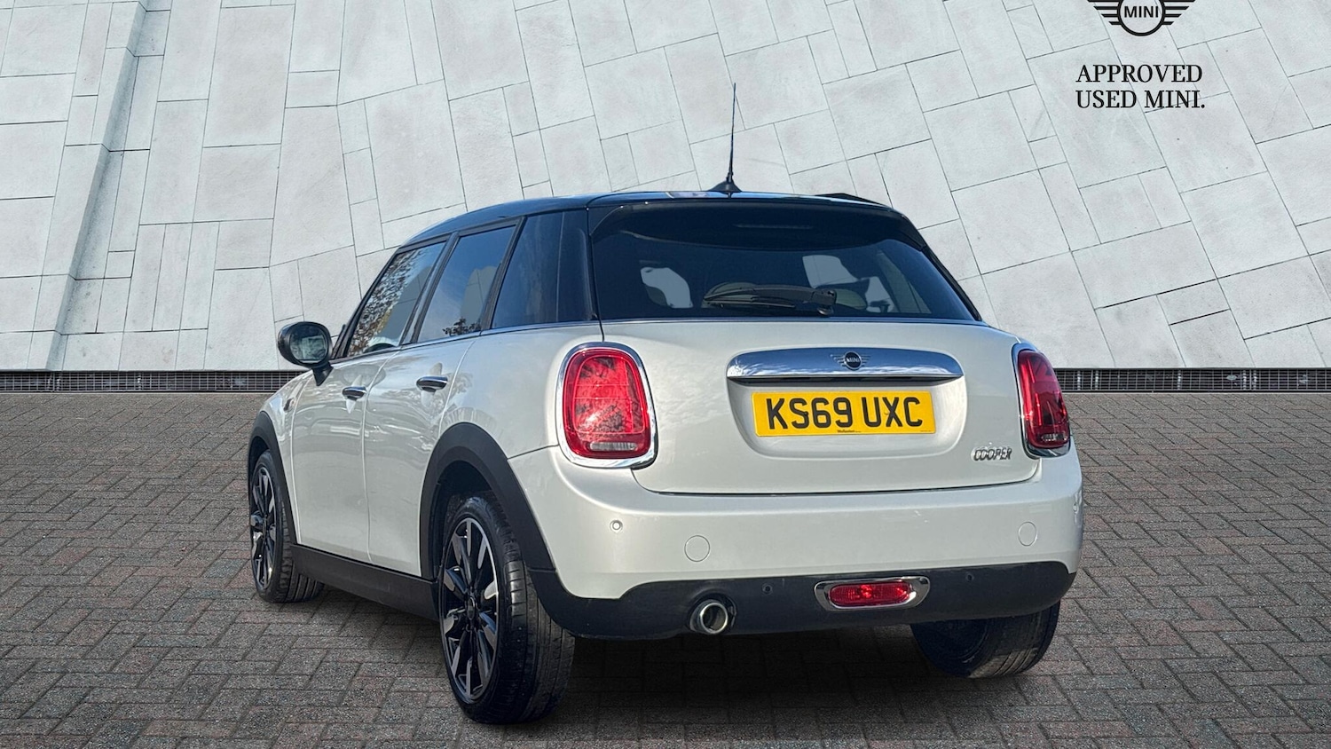Used MINI Hatch 2019 for sale - 76419843: Photo 2