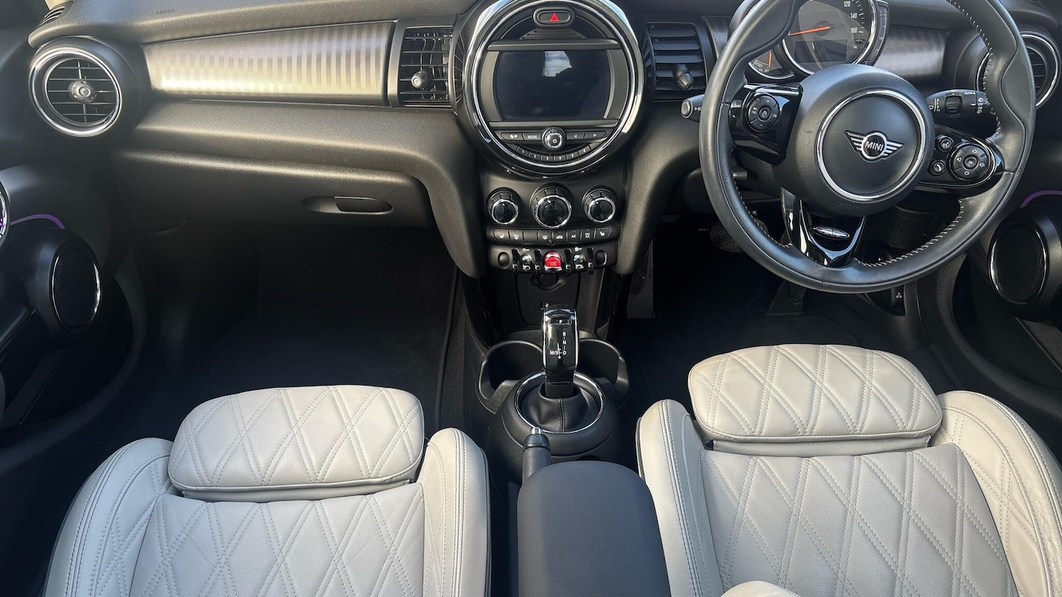 Used MINI Hatch 2019 for sale - 76419843: Photo 4