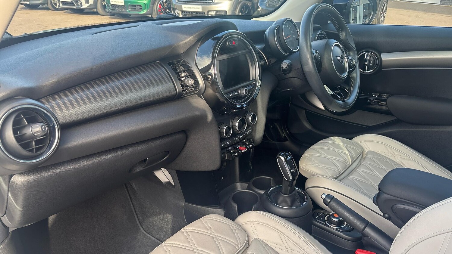 Used MINI Hatch 2019 for sale - 76419843: Photo 7