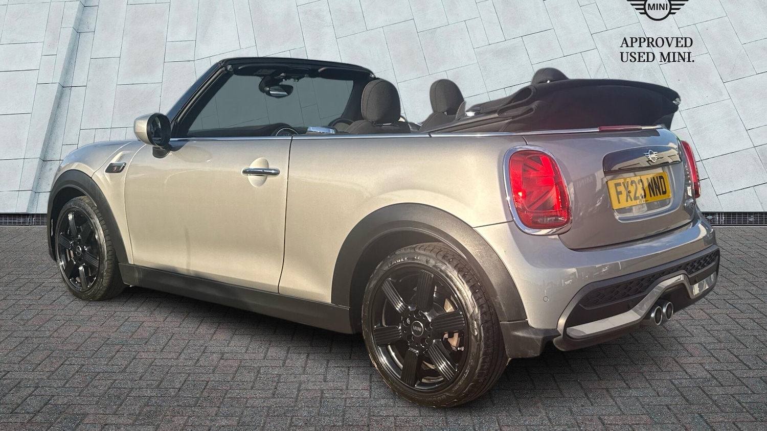 Used MINI Convertible 2023 for sale - 76111691: Photo 2