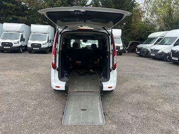 Used Ford Grand Tourneo Connect 2017 for sale - 78412068: Photo