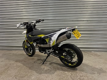 Used Husqvarna 701 Supermoto 2022 for sale - bike-77381247: Photo