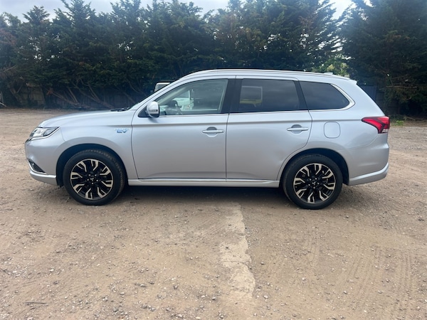 Used Mitsubishi Outlander 2017 for sale - 75569926: Photo 2