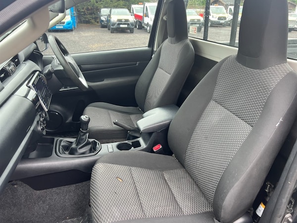 Used Toyota Hilux 2017 for sale - 76184128: Photo 12