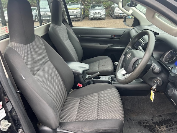 Used Toyota Hilux 2017 for sale - 76184128: Photo 16