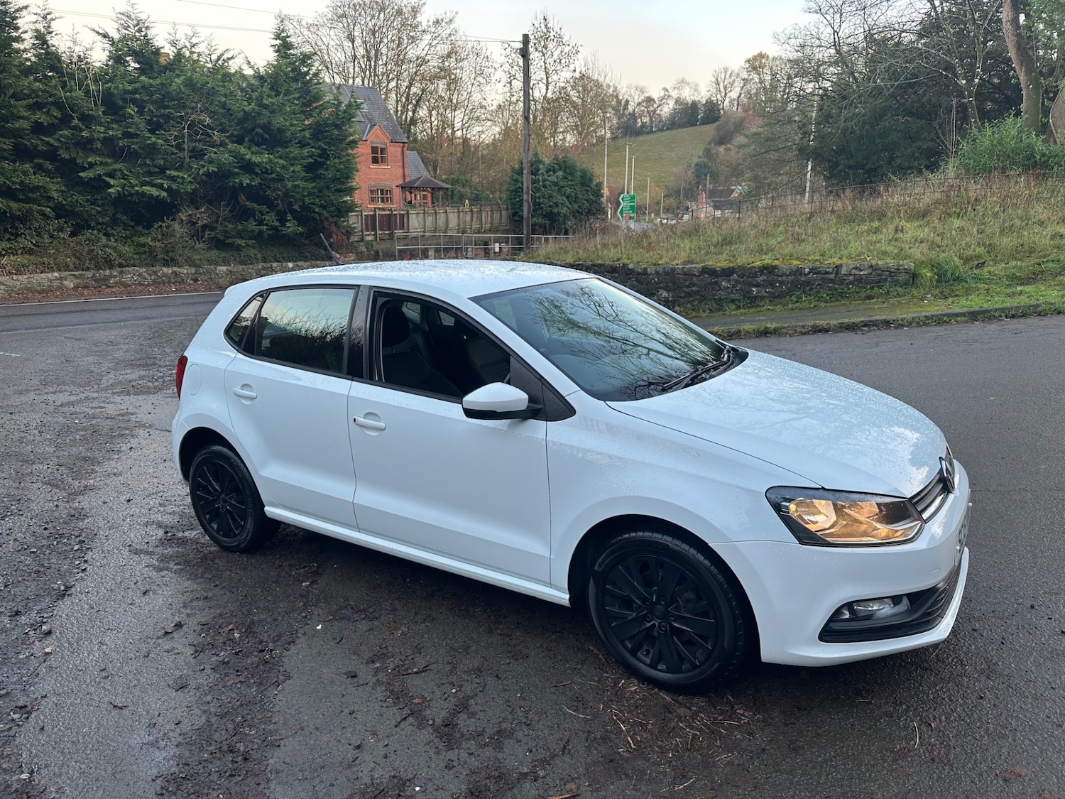 Used Volkswagen Polo 2015 for sale - 76817604: Photo 2