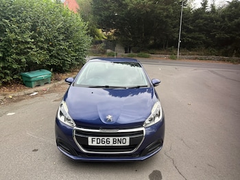 Peugeot - 208