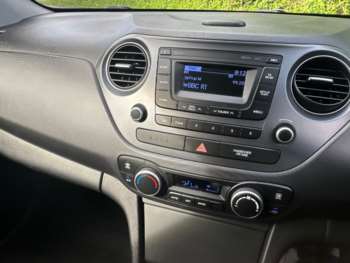 Used Hyundai i10 2018 for sale - 74911026: Photo