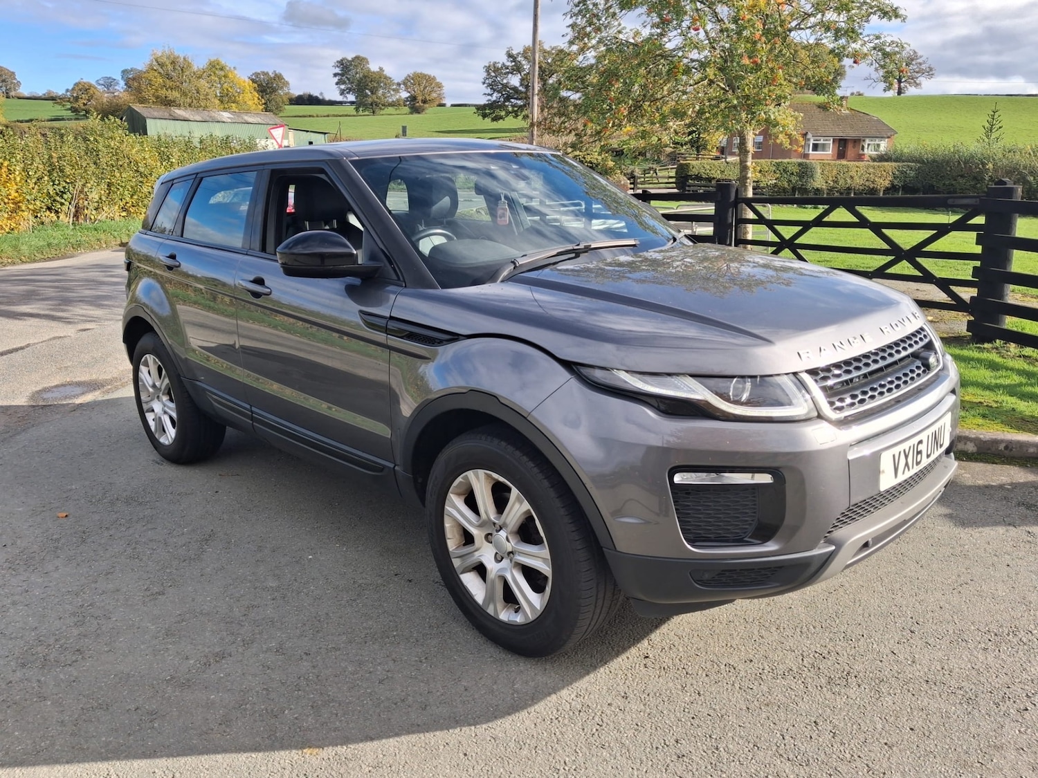 Used Land Rover Range Rover Evoque 2016 for sale - 76343021: Photo 2