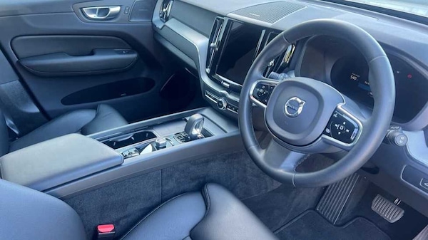 Used Volvo XC60 2023 for sale - 76033257: Photo 3