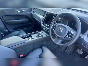 Used Volvo XC60 2023 for sale - 76033257: Photo 3