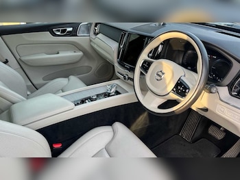 Used Volvo XC60 2020 for sale - 76474553: Photo