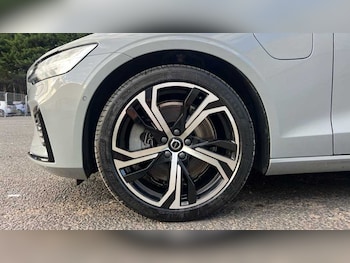 Used Volvo V60 2024 for sale - 76033190: Photo