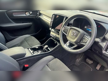 Used Volvo XC40 2022 for sale - 76837602: Photo