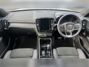 Used Volvo XC40 2022 for sale - 76837602: Photo