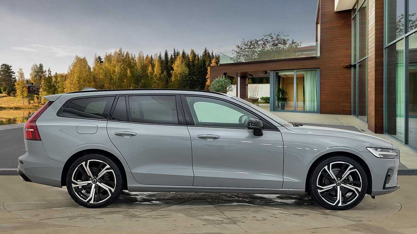 Used Volvo V60 2025 for sale - 76837640: Photo 2