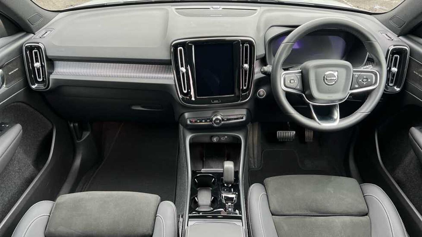 Used Volvo XC40 2023 for sale - 76154364: Photo 2