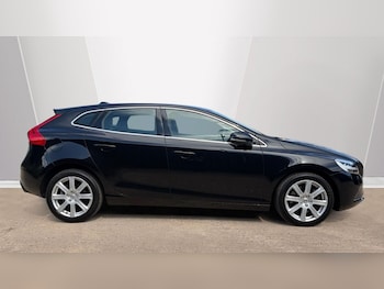 Used Volvo V40 2018 for sale - 78856000: Photo