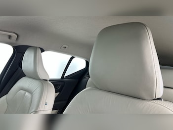 Used Volvo XC40 2022 for sale - 79318395: Photo