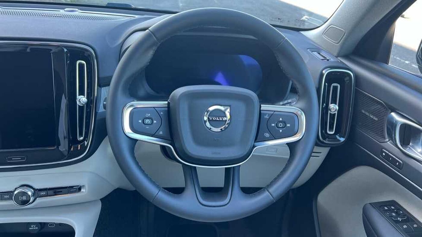 Used Volvo XC40 2024 for sale - 76154361: Photo 2