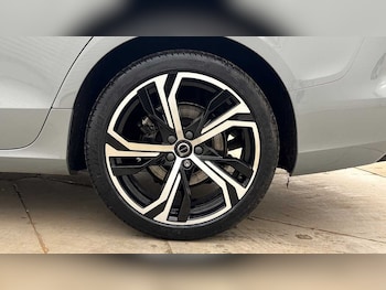 Used Volvo V60 2025 for sale - 78336269: Photo
