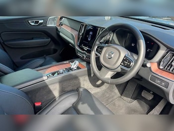 Used Volvo XC60 2023 for sale - 75859652: Photo