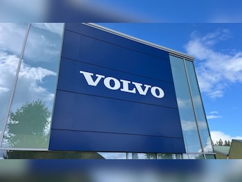 Used Volvo XC60 2023 for sale - 75859652: Photo
