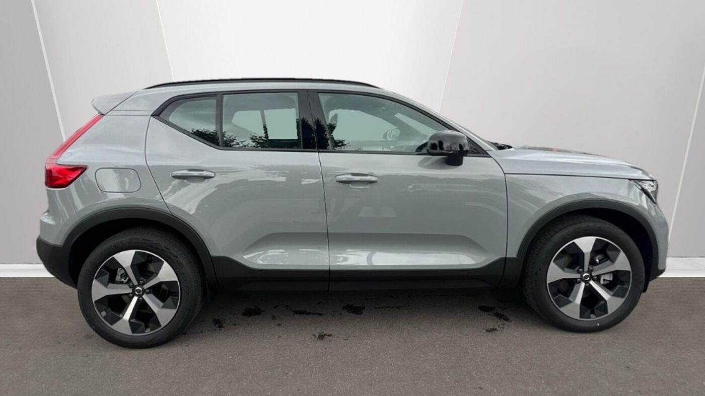 Used Volvo XC40 2025 for sale - 76154279: Photo 2